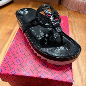 Tory Burch Miller Cloud lug sole sandal size 7 1/2 black patent/petunia